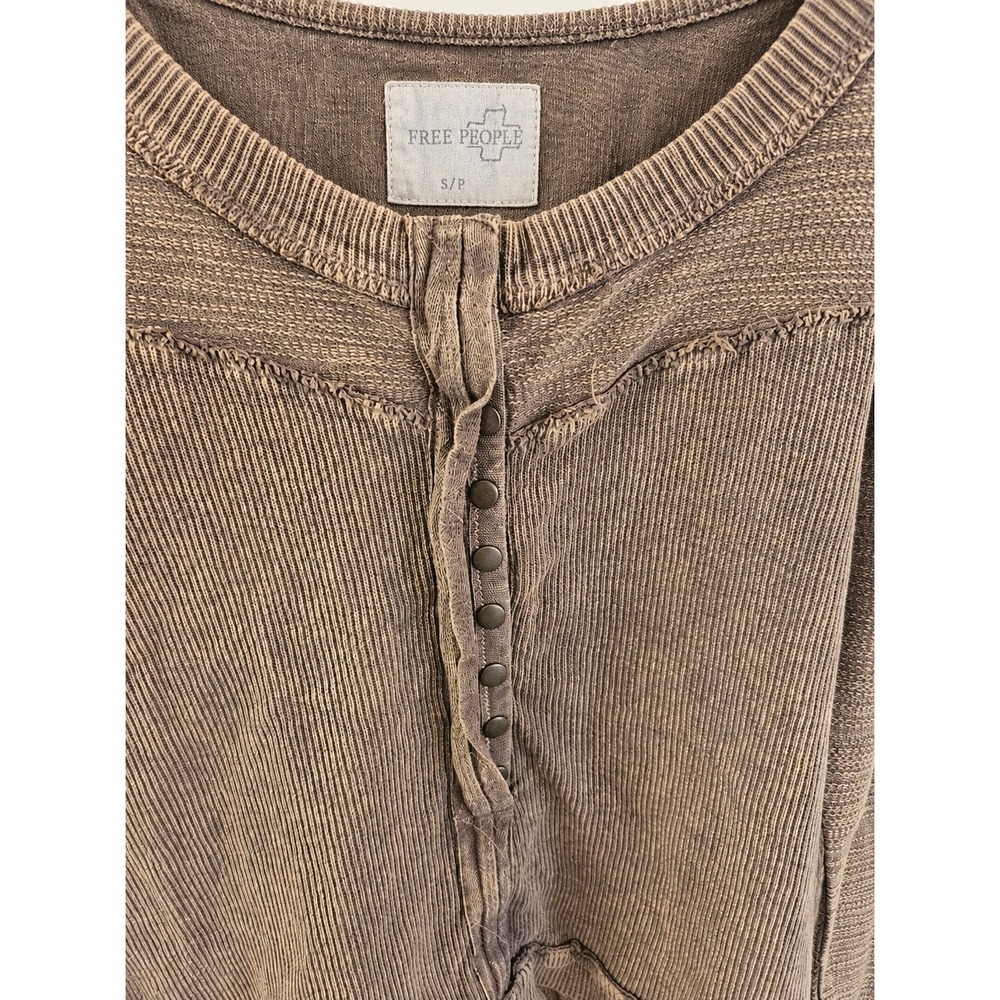We The Free Free People Mineral Wash Ribbed Henley Pullover Top Small Boho Brown - Picture 3 of 3